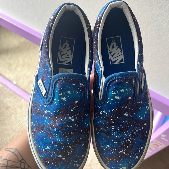 Space vans - Picture 1 of 2